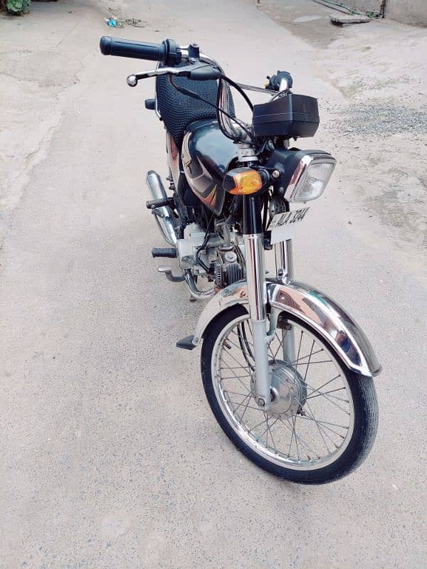 Honda CD70 4