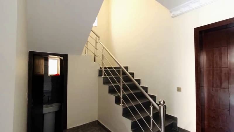 Get This Amazing Prime Location 10 Marla House Available In Bankers Housing Society - Block B 12