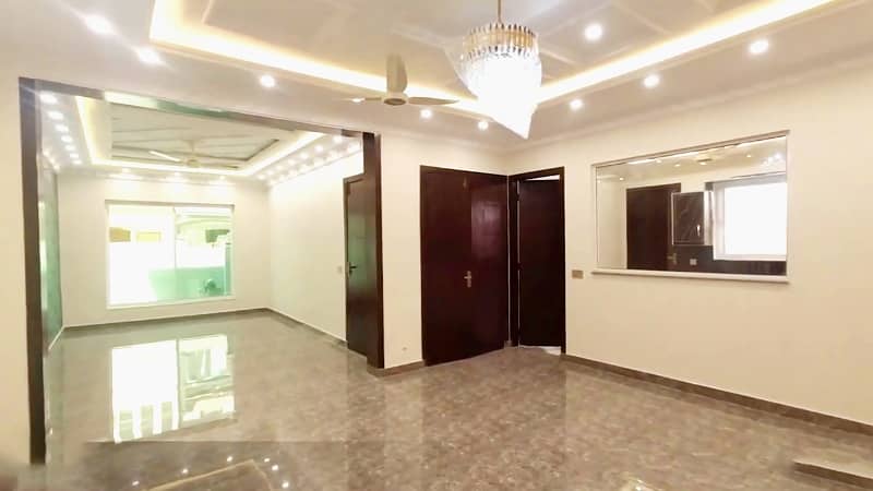 Get This Amazing Prime Location 10 Marla House Available In Bankers Housing Society - Block B 16