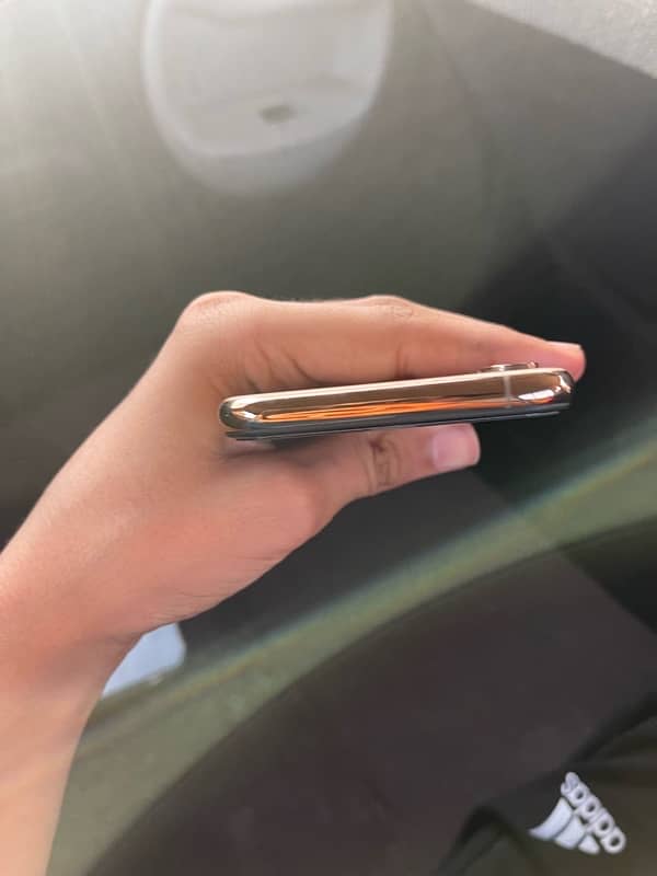 iphone xs 3