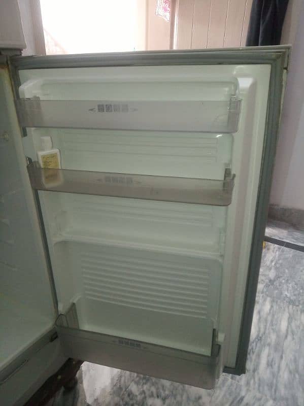 Urgent Sale Dawlance Refrigerator Big Size 6