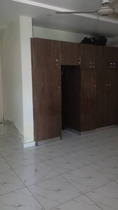 10MARLA TILE FLOORING 3RD FLOOR PORTION FOR RENT IN ALLAMA IQBAL TOWN 2