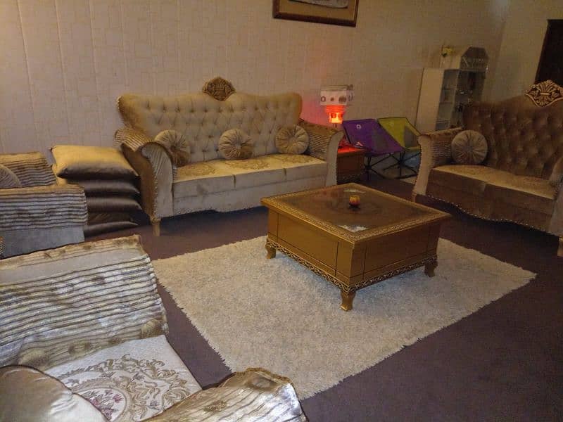 sofa 7 seater with certain with3 tables and carpit 0