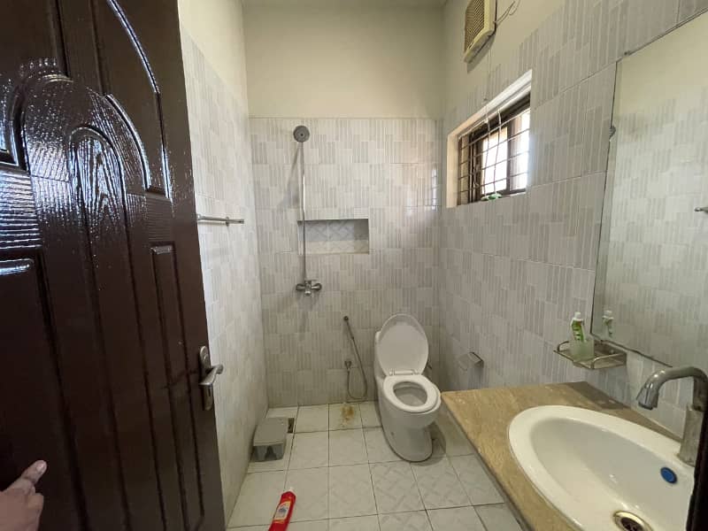 8 MARLA pool WITH BASEMENT HOUSE FOR SALE IN BAHRIA TOWN LAHORE 4