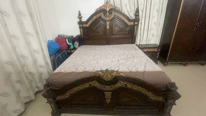 king size bed, 2 side tables and dressing table 1