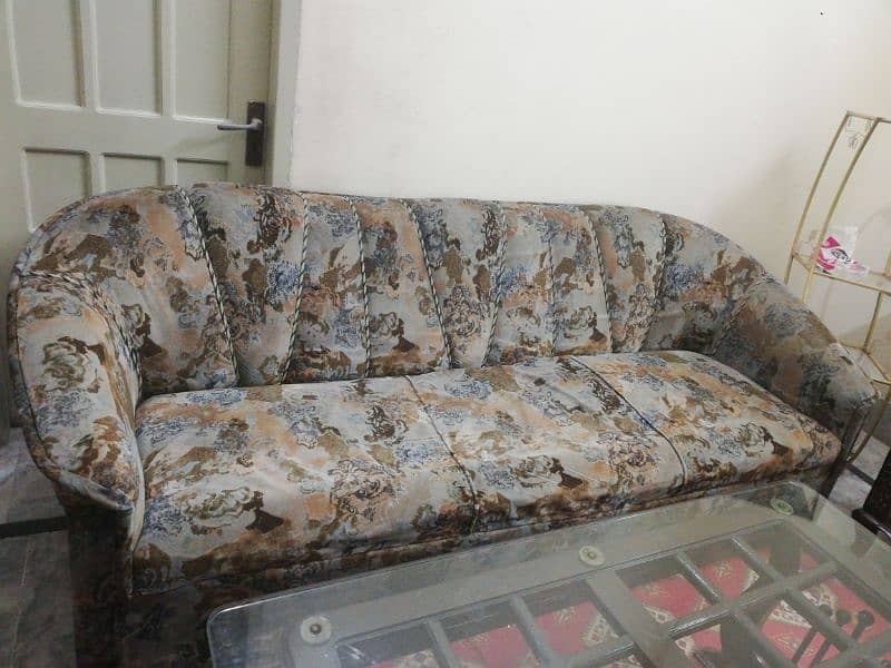 Good Condition Sofa 4