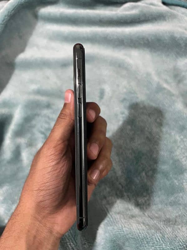 Iphone 11 Pro 256 GB Non PTA Factory Unlocked 4