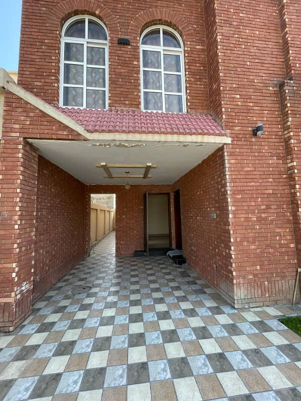 10 Marla Renovated House For Sale In Lake City - Sector M-7 Raiwind Road Lahore 4