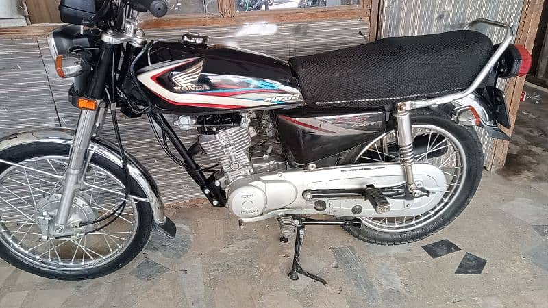 Honda 125cg 2015 golden number 69 6