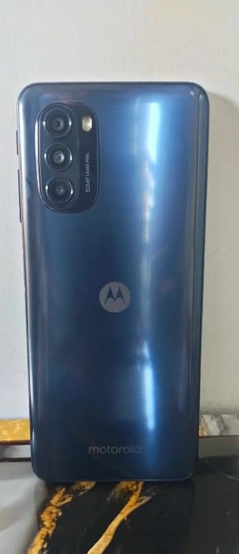 Motorola g52j large screen like new 1