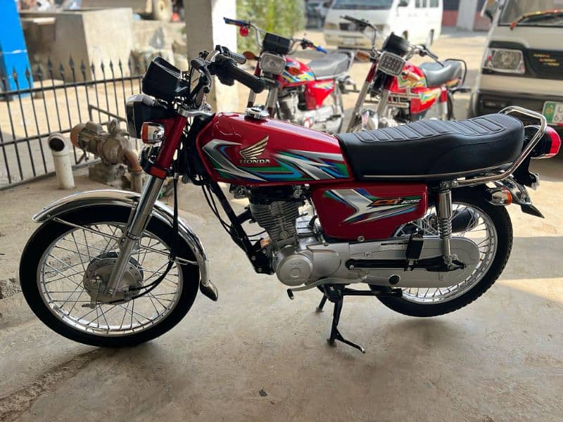 Honda 125 model 2023 ha bilkul new condition ha 2