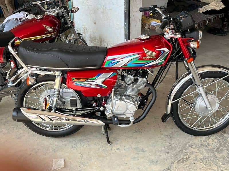 Honda 125 model 2023 ha bilkul new condition ha 7