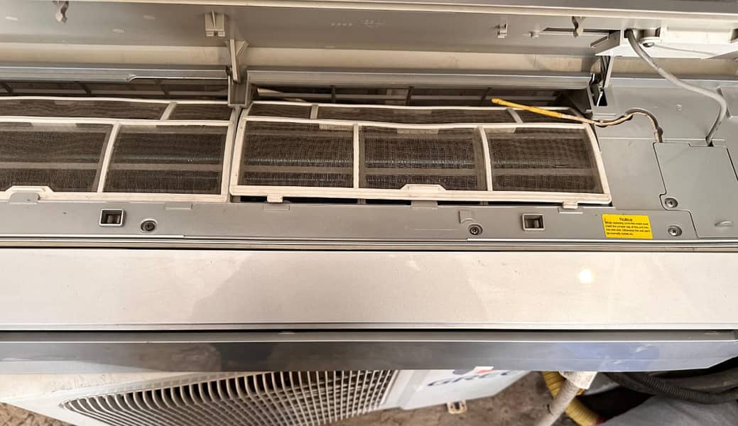 Gree AC split 1.5 ton excellent working 70k Rs 4