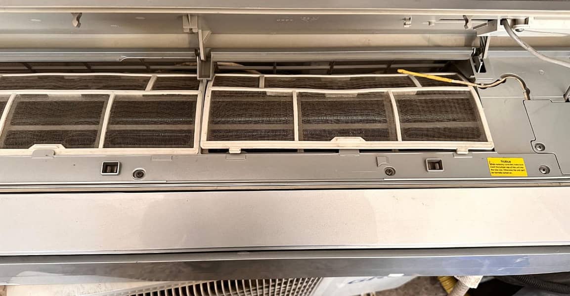 Gree AC split 1.5 ton excellent working 70k Rs 5