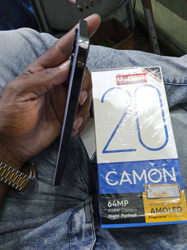 camon 20 with box and charjing ues nai hai bilko new hai 3 mAh k warty 4