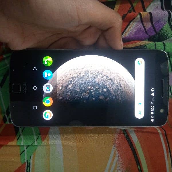 moto z droid. Urgent Sale. . 0