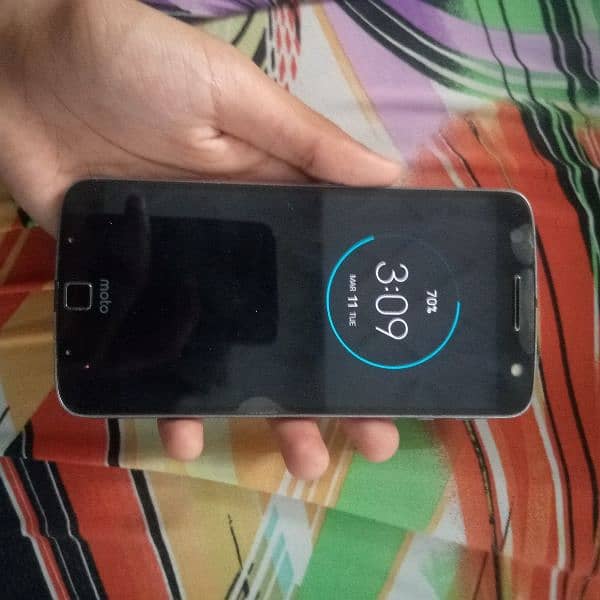 moto z droid. Urgent Sale. . 2