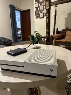 XBOX 1 S 500gb + (external hard drive 500 gb)