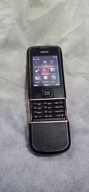 nokia 8800 carban. whatsap numbr 0302 533 28 98 3