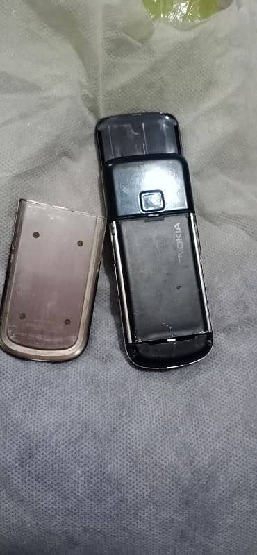 nokia 8800 carban. whatsap numbr 0302 533 28 98 4