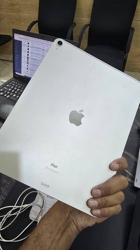 Apple Ipad Pro 12.9 inch 3rd Gen 64GB 5