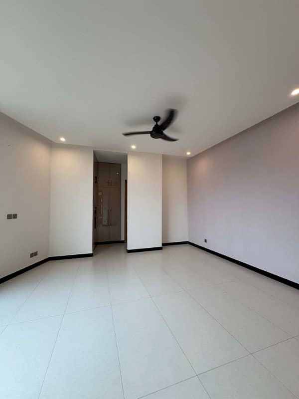 Corner 1 Kanal Top Designer House For Sale 12