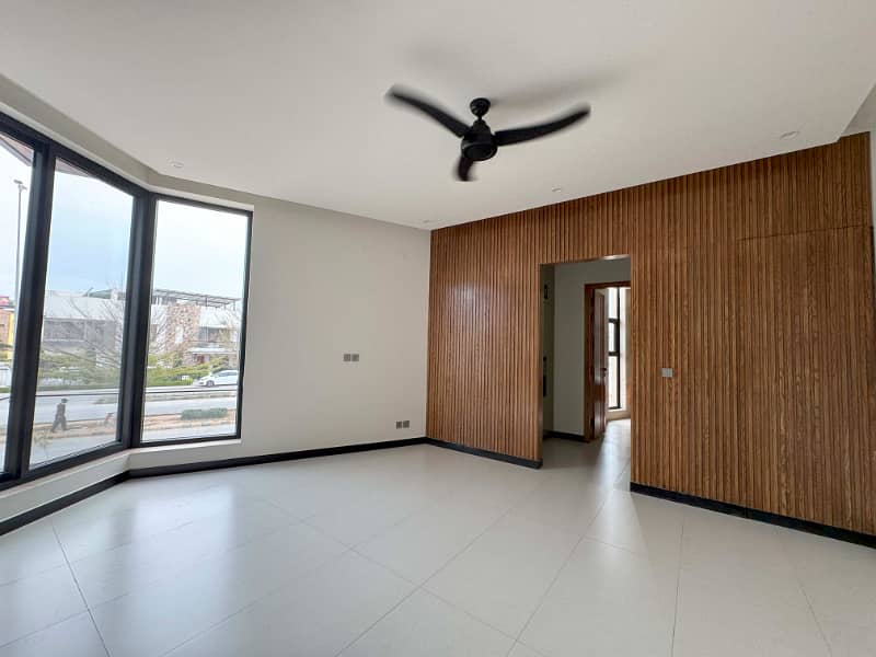 Corner 1 Kanal Top Designer House For Sale 17