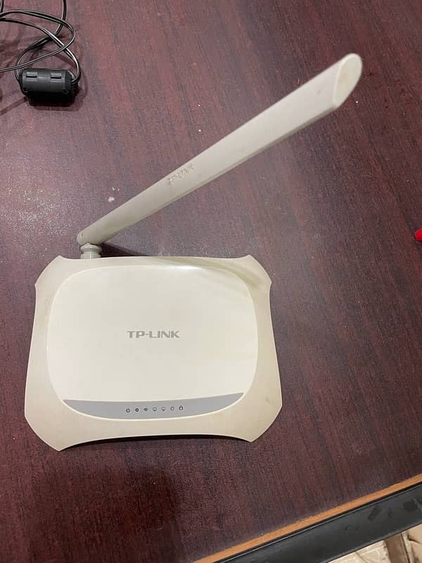 TP Link router with adopter 2