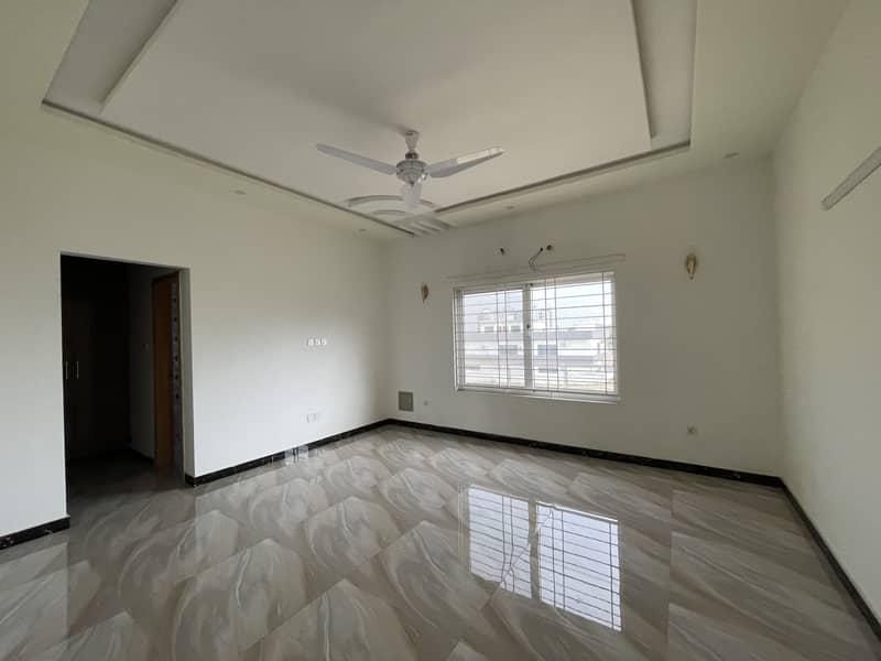 Proper Corner 1 Kanal House, Near To Main Double Road 150 Feet, House Available For Sale 25