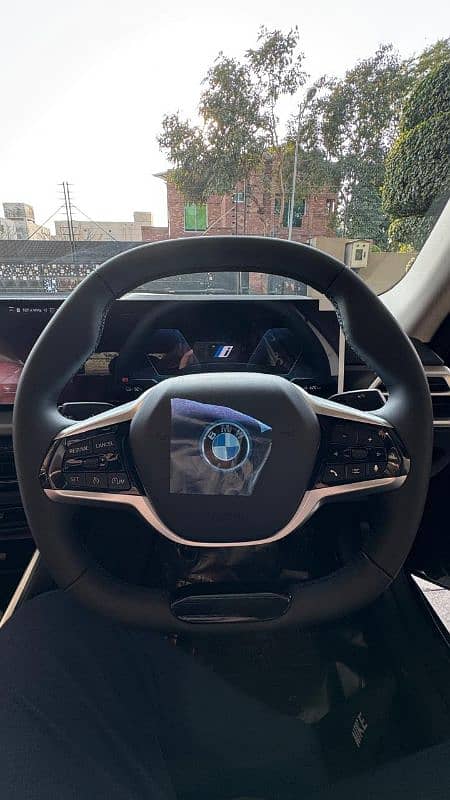 BMW i4 eDrive 35 LCI 11