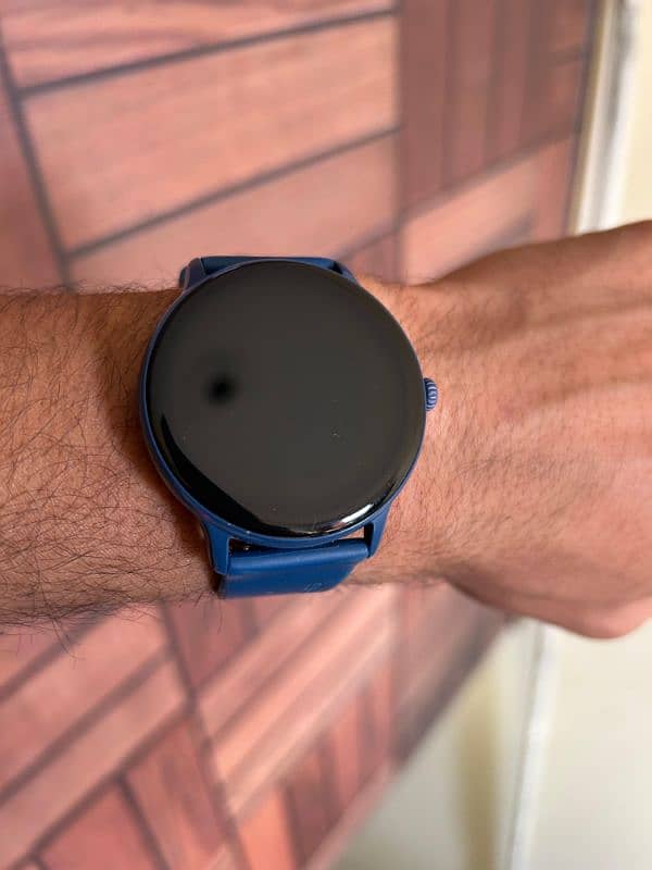 zero luna smartwatch with charger 3