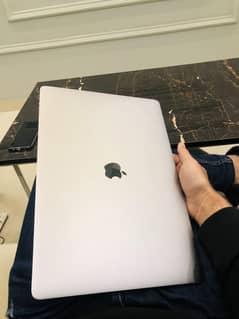 Apple Macbook Pro 2019 i7 10th 16 512 SSD Amd Radeon 5300M 4GB