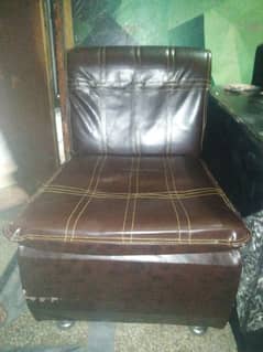 1 seater sofa available 3 seats