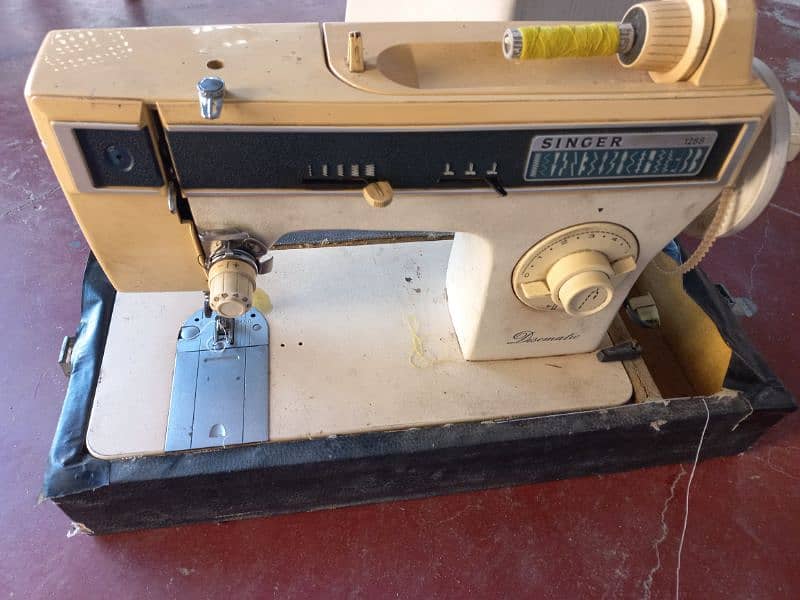 Singer Sewing Machine 1