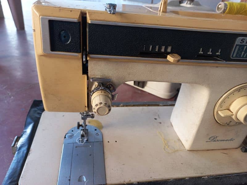 Singer Sewing Machine 4