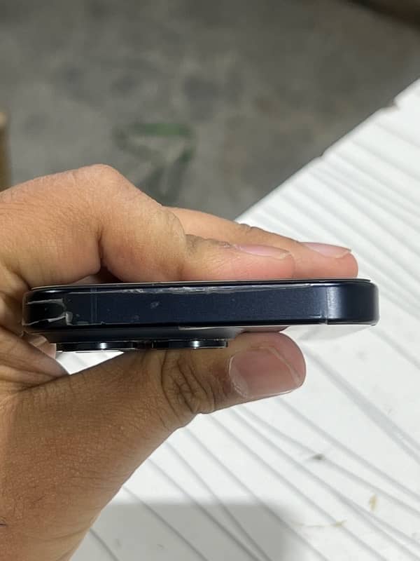 Iphone 15 pro (PTA) 4