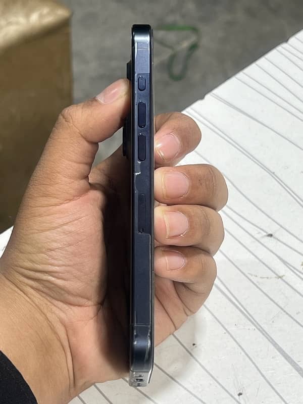 Iphone 15 pro (PTA) 5