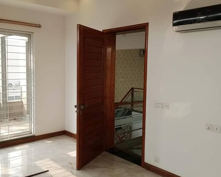 1 KANAL upper portion FOR RENT IN DHA PHASE 1 Lahore 5