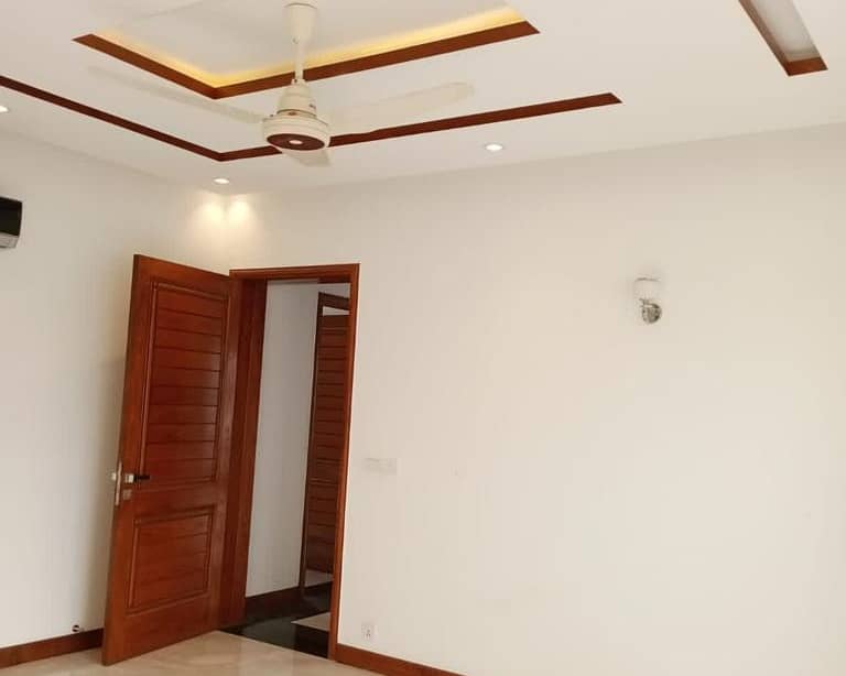 1 KANAL upper portion FOR RENT IN DHA PHASE 1 Lahore 13