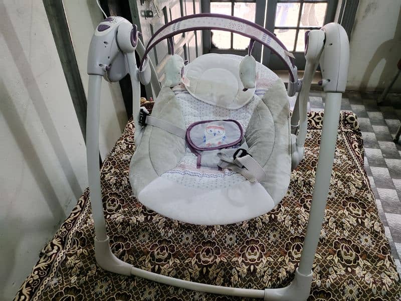 Mastela Deluxe Portable Baby Swing. . . . 1