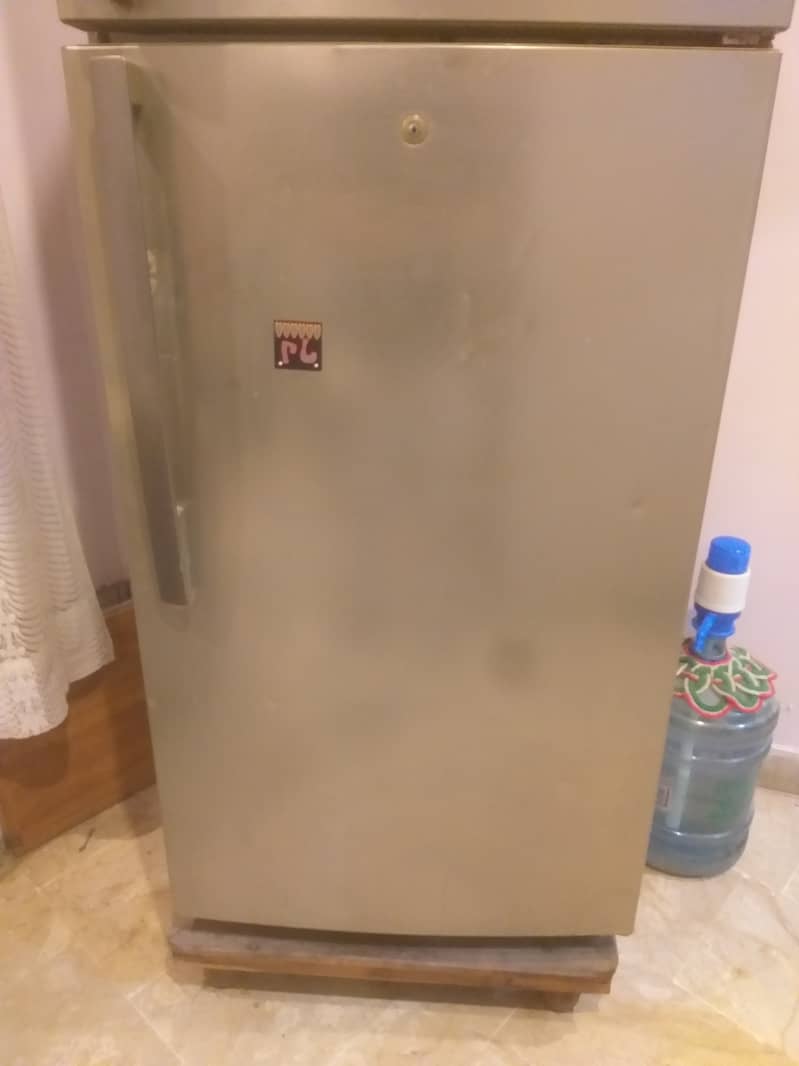 Branded Jumbo Samsung Refrigerator in runnng condition give away price 1