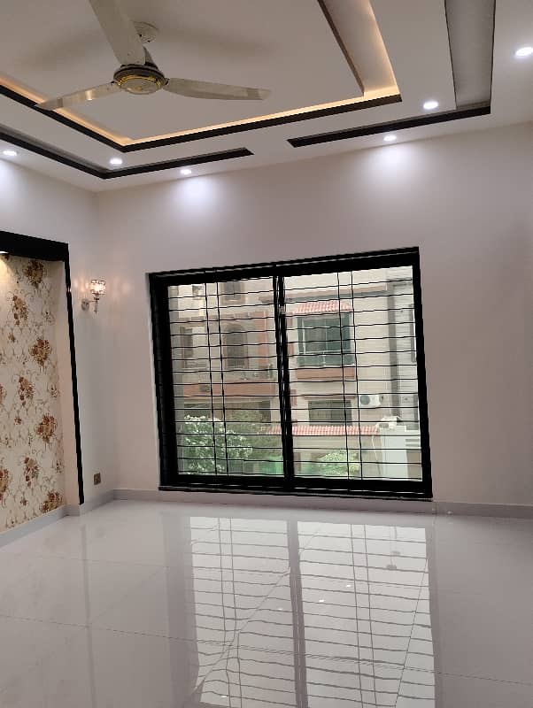 10 Marla Brand New Fully Luxury Hosue Available for rent in the Heart of bahria town lahore 12