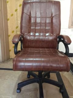 office chair and tabel new only 15 days used