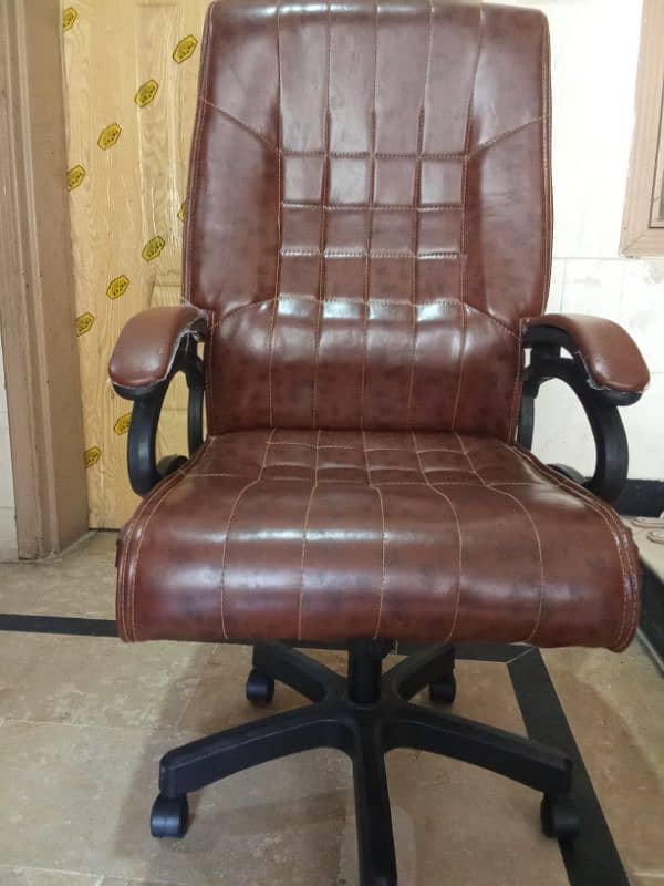 office chair and tabel new only 15 days used 0