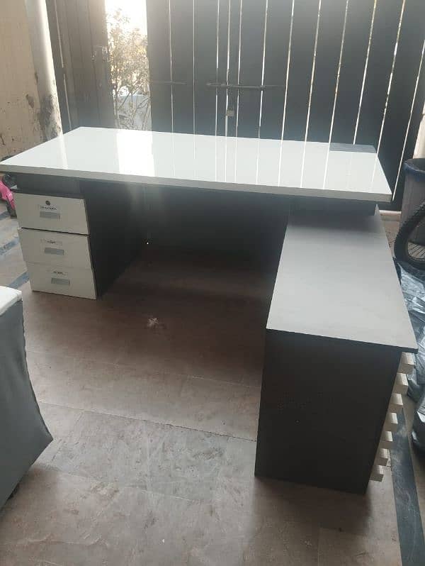 CEO Office Tables price 30,000 0