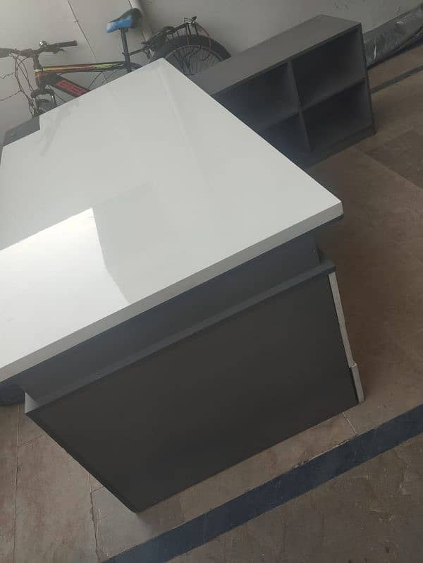 CEO Office Tables price 30,000 3