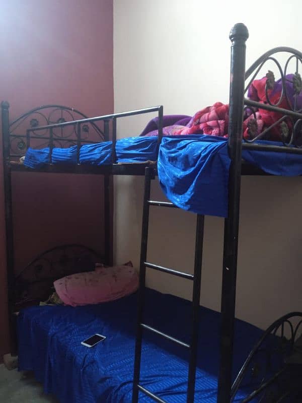 Use Double single hostel bed 0