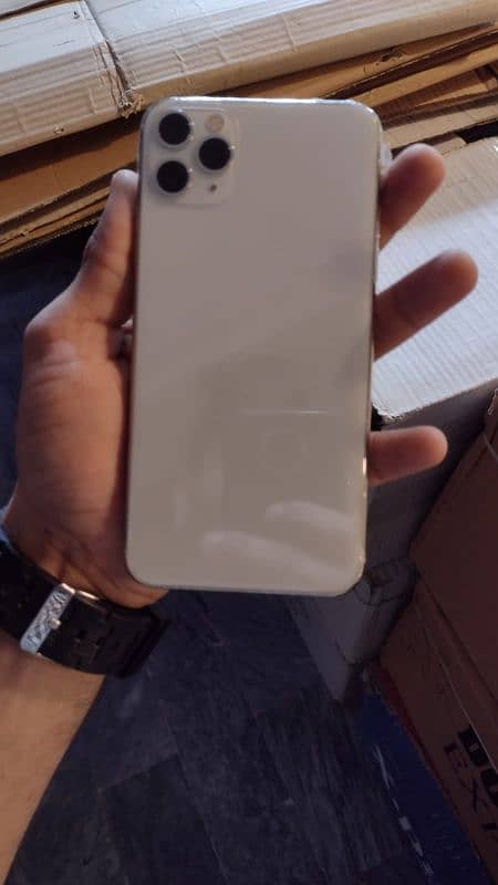 urgent sell. iPhone 11 pro max JV. sim lock 64GB 6