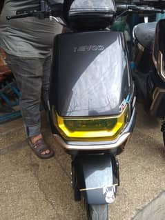 Revoo electric scootey for sale