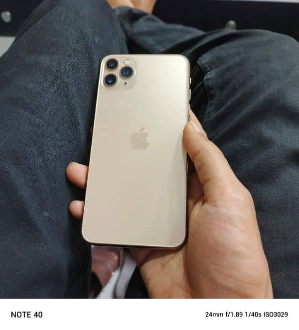 IPHONE 11 pro max f'u gold colour 3